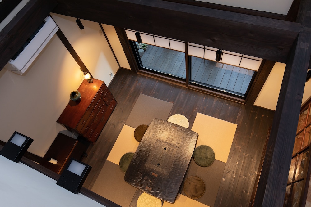 デラックス ヴィラ リビングルーム2 | ざいもく庵