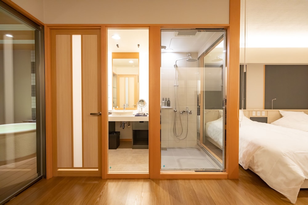 スーペリア 和洋室 海一望絶景テラス温泉露天風呂付 レストラン食 禁煙 バスルームのシャワー2 | 皆生游月