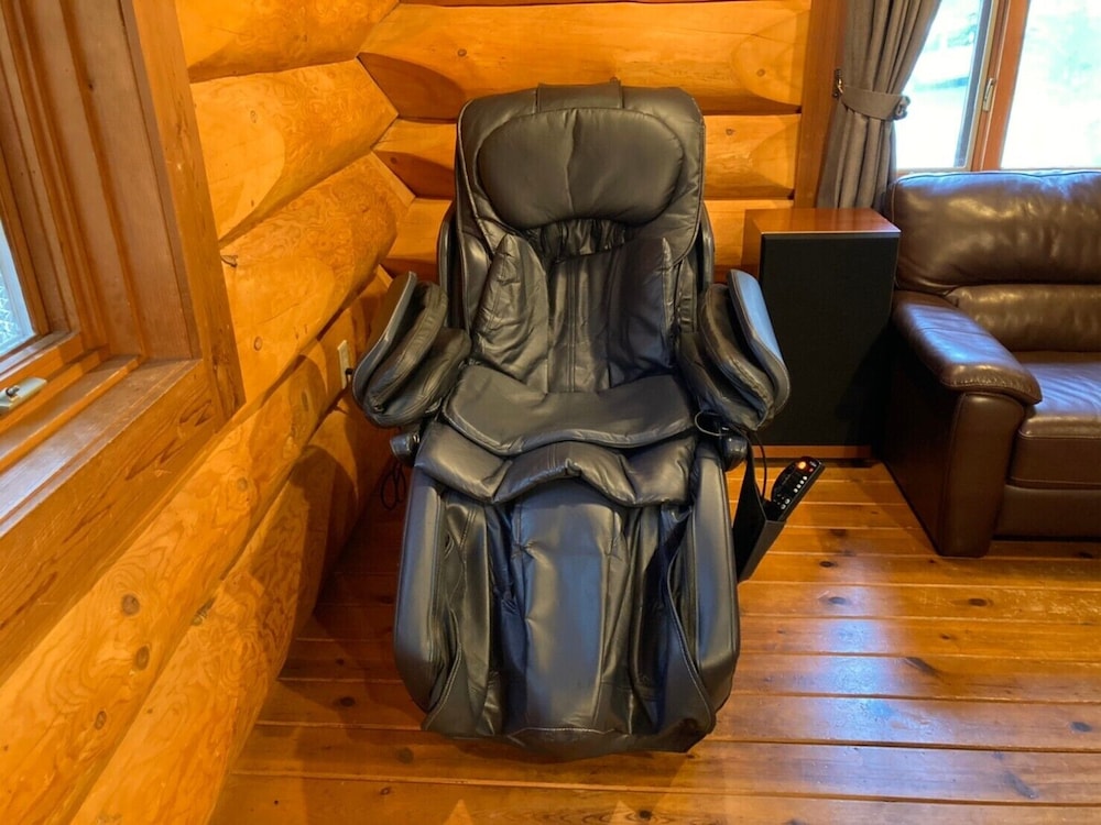 ピーターパン 大人14名用 客室内のダイニングエリア1 | 岡山ひるぜん貸別荘 ピーターパン