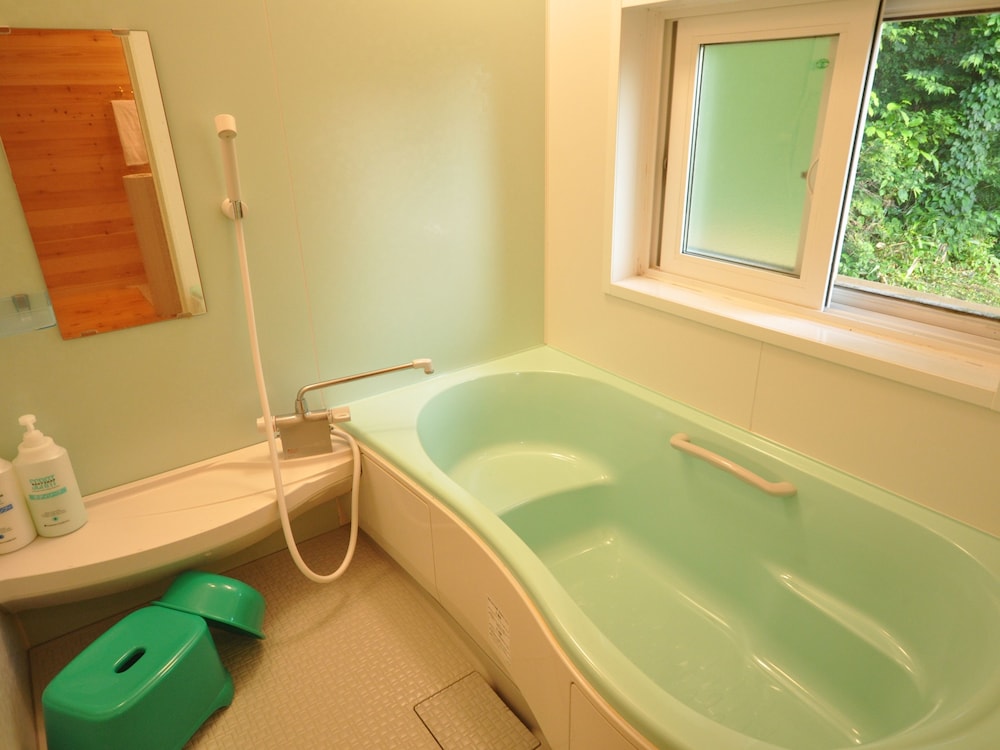 グリーン 大人8名用 バスルーム0 | 岡山ひるぜん貸別荘 ピーターパン