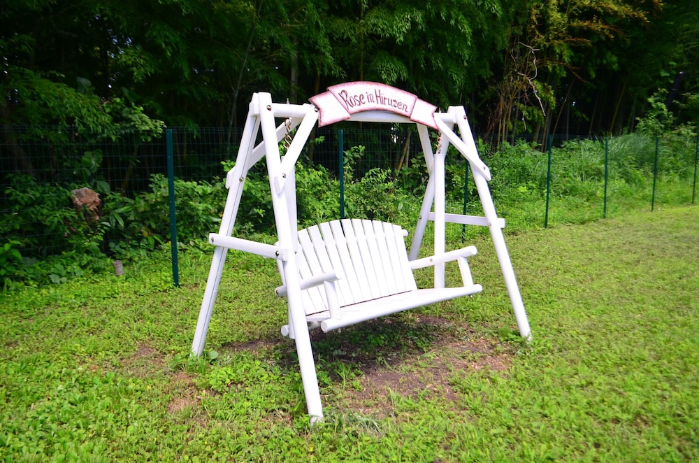 ローズ 大人4名用 テラス / パティオ4 | 岡山ひるぜん貸別荘 ピーターパン