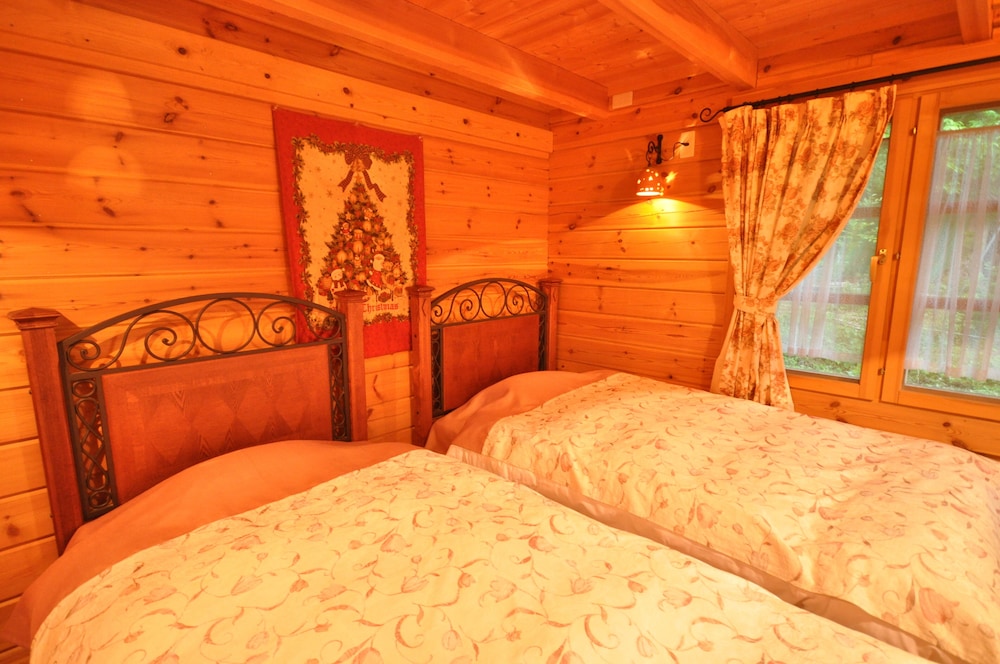 ホワイト 大人4名用 客室2 | 岡山ひるぜん貸別荘 ピーターパン