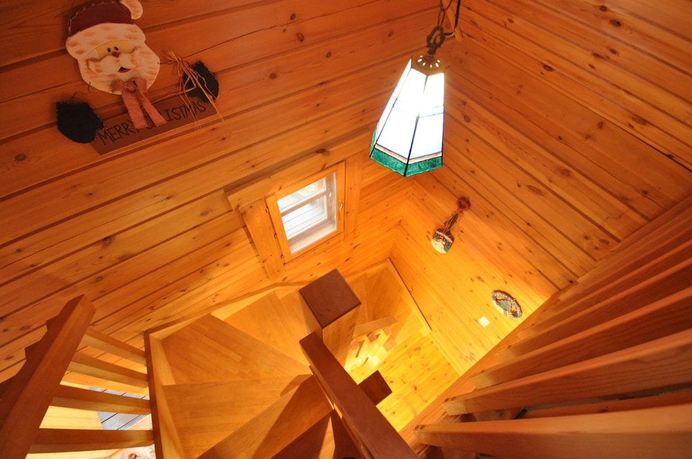 レッド＆ブルー 大人4名用 客室2 | 岡山ひるぜん貸別荘 ピーターパン