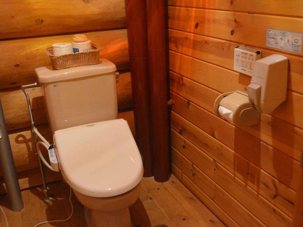 ピーターパン 大人14名用 バスルーム2 | 岡山ひるぜん貸別荘 ピーターパン