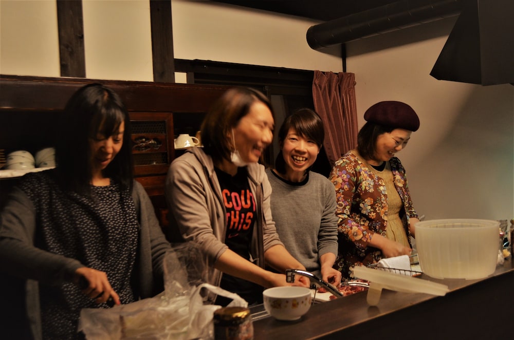 むらさき 大人12名用 専用キッチン2 | 岡山ひるぜん貸別荘 ピーターパン