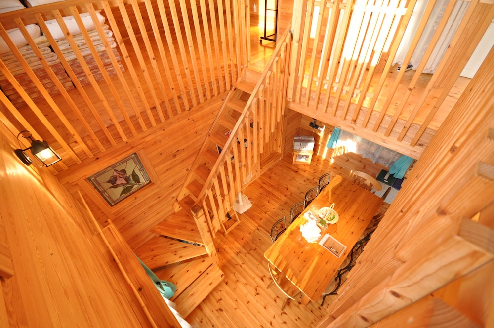 グリーン 大人8名用 客室5 | 岡山ひるぜん貸別荘 ピーターパン