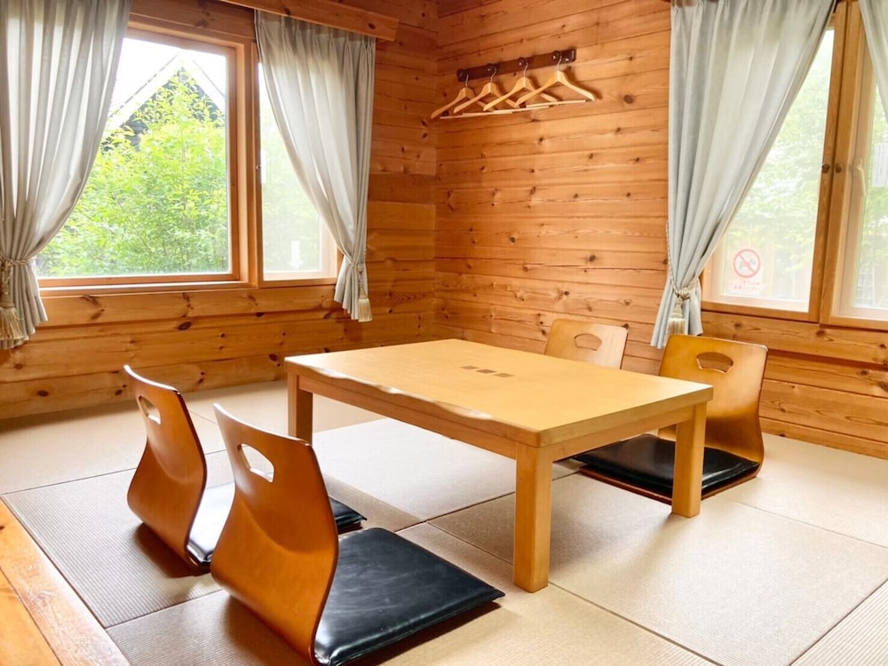 グリーン 大人8名用 客室2 | 岡山ひるぜん貸別荘 ピーターパン