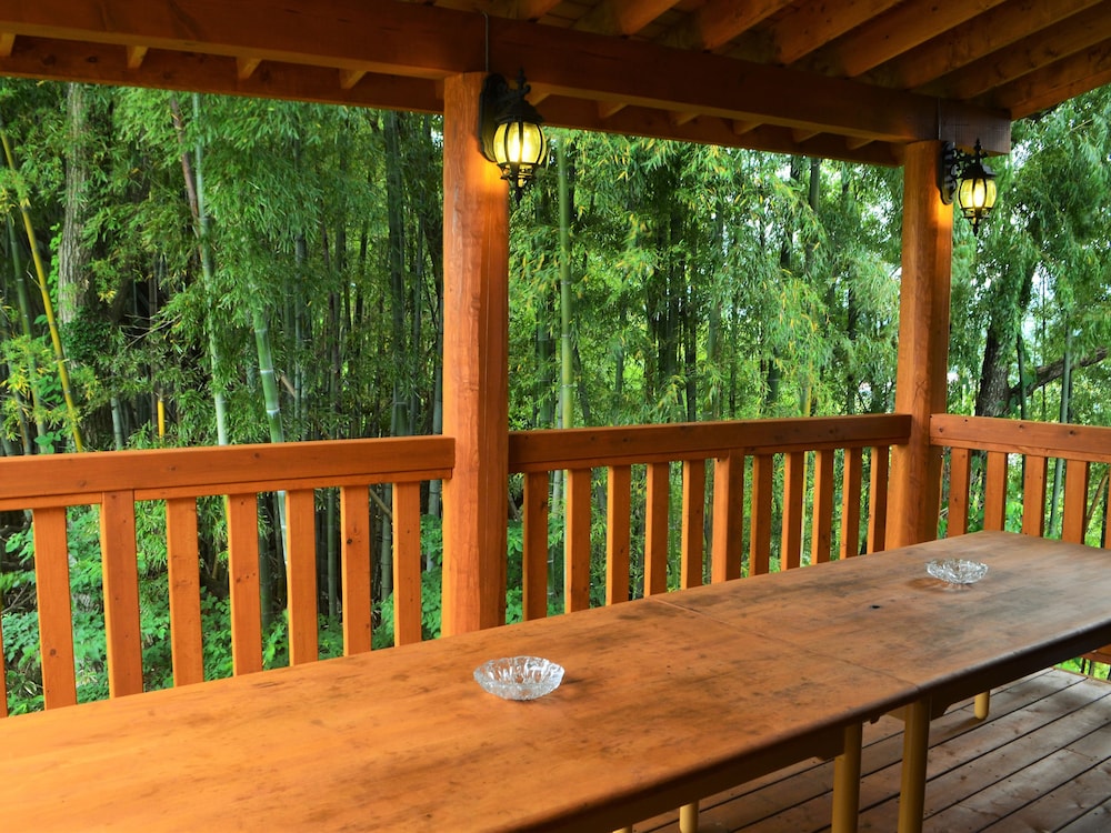 ピーターパン 大人14名用 テラス / パティオ1 | 岡山ひるぜん貸別荘 ピーターパン