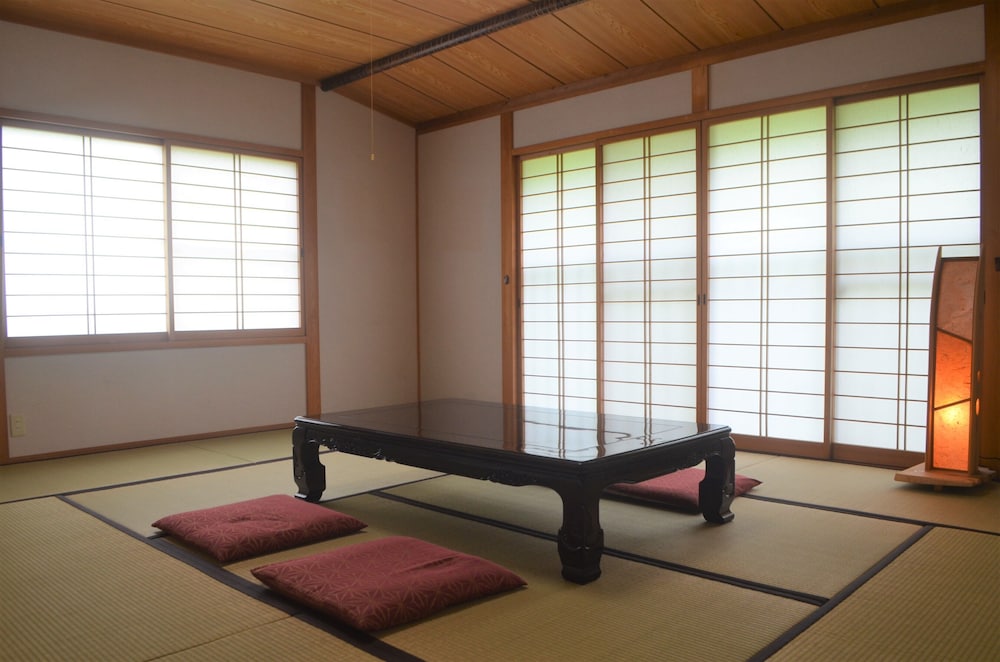 ネバーランド 大人10名用 客室5 | 岡山ひるぜん貸別荘 ピーターパン