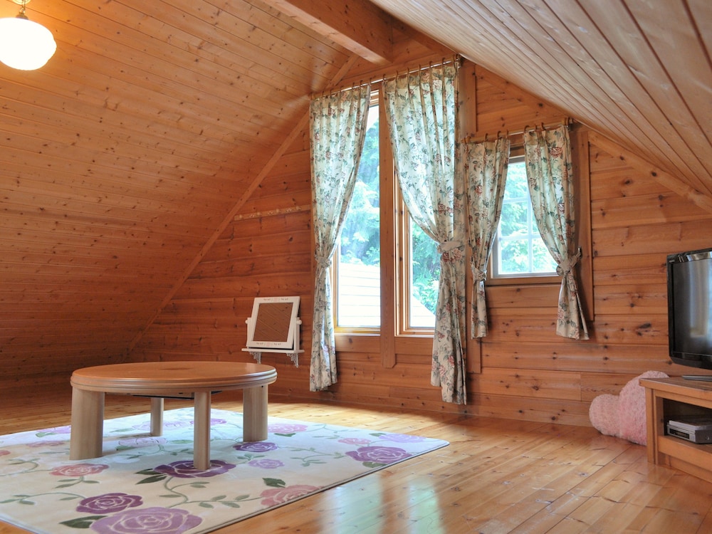 ローズ 大人4名用 客室1 | 岡山ひるぜん貸別荘 ピーターパン