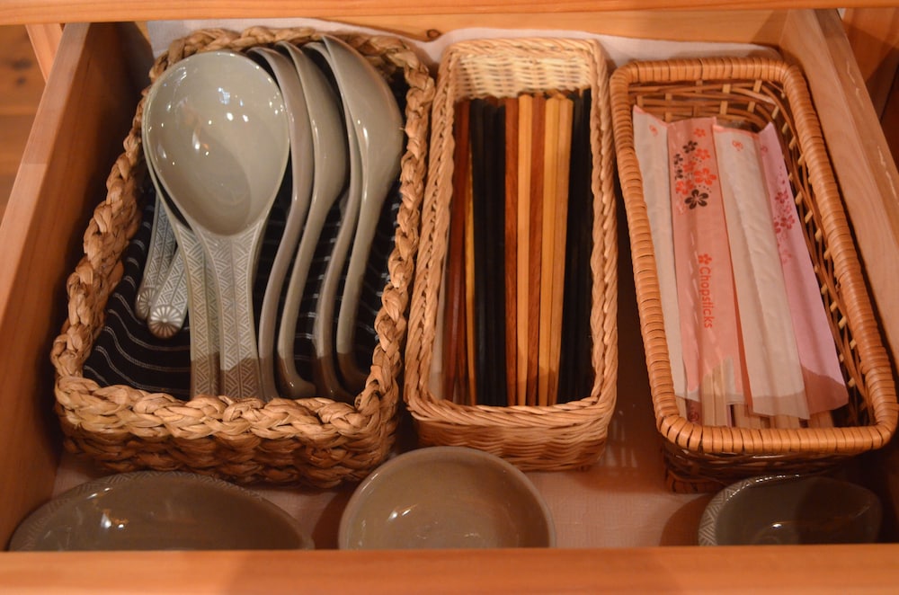 ホワイト 大人4名用 専用キッチン7 | 岡山ひるぜん貸別荘 ピーターパン