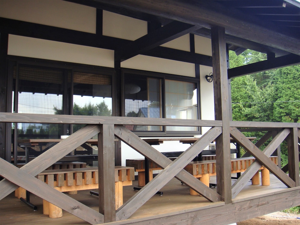 むらさき 大人12名用 テラス / パティオ2 | 岡山ひるぜん貸別荘 ピーターパン