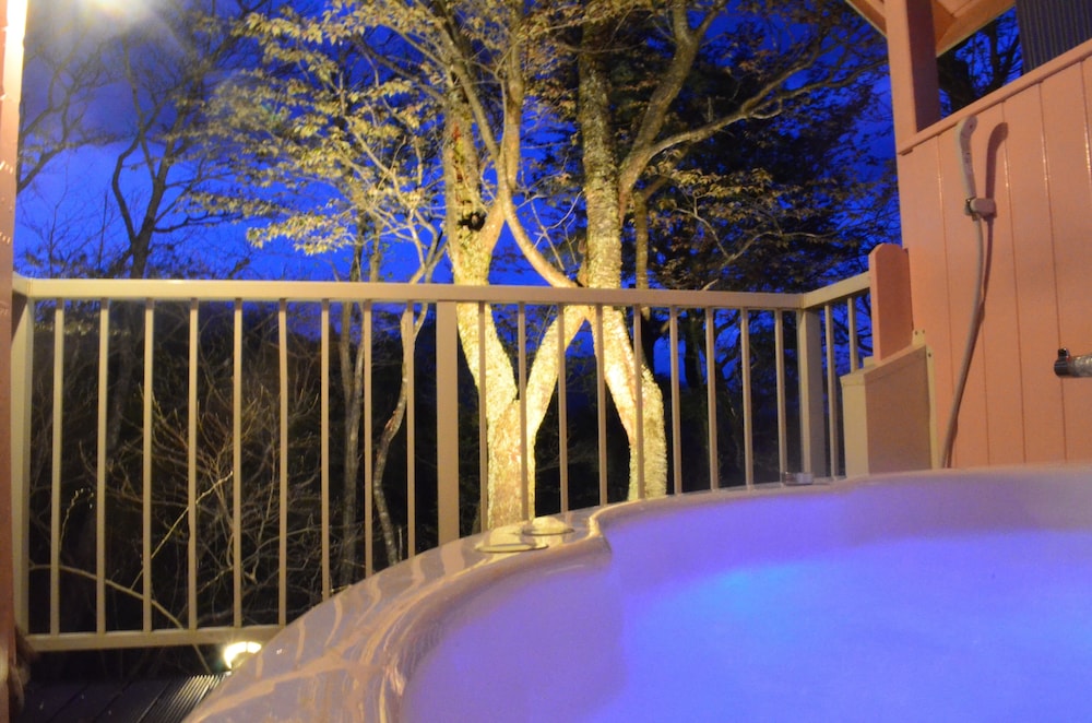 ローズ 大人4名用 バスルーム1 | 岡山ひるぜん貸別荘 ピーターパン