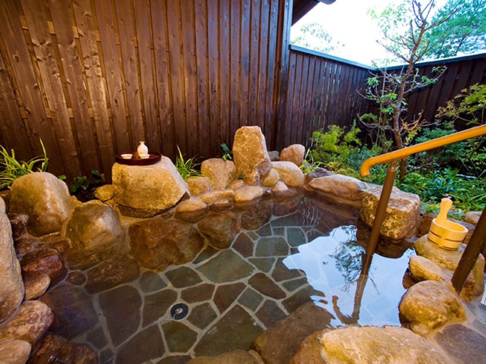 むらさき 大人12名用 バスルームの設備0 | 岡山ひるぜん貸別荘 ピーターパン