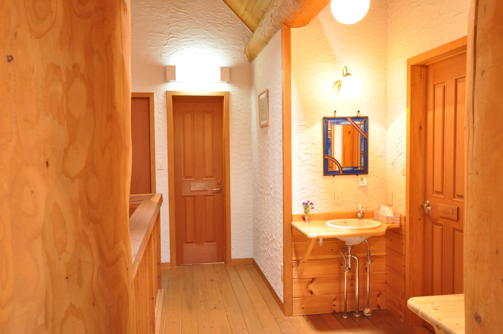 ピーターパン 大人14名用 バスルーム3 | 岡山ひるぜん貸別荘 ピーターパン