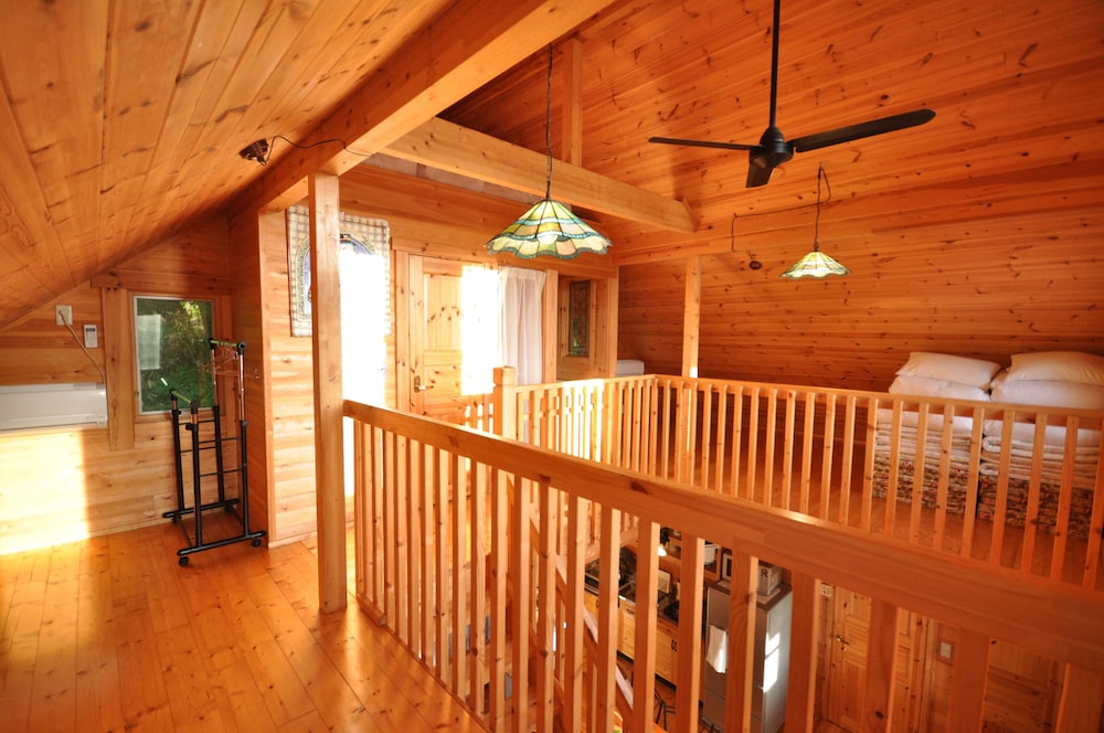 グリーン 大人8名用 客室3 | 岡山ひるぜん貸別荘 ピーターパン