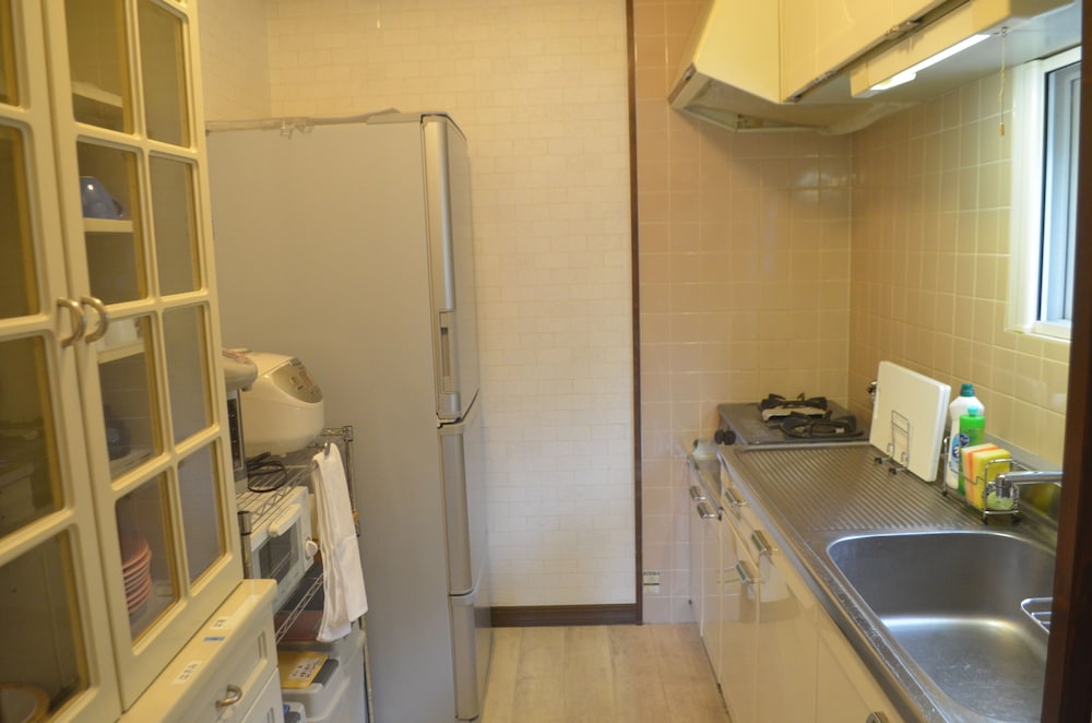 ネイビー 大人8名用 専用キッチン8 | 岡山ひるぜん貸別荘 ピーターパン