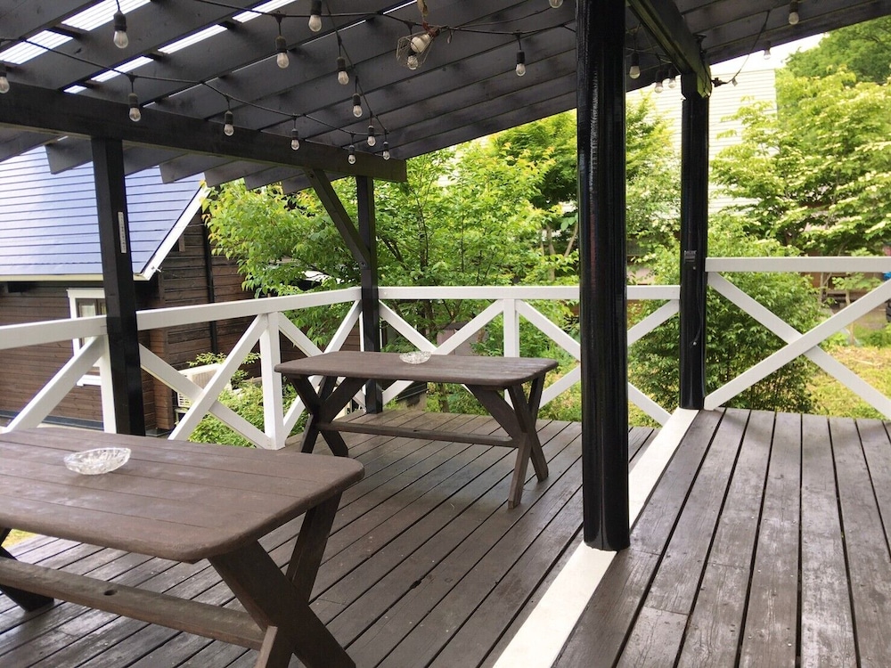 グリーン 大人8名用 テラス / パティオ3 | 岡山ひるぜん貸別荘 ピーターパン