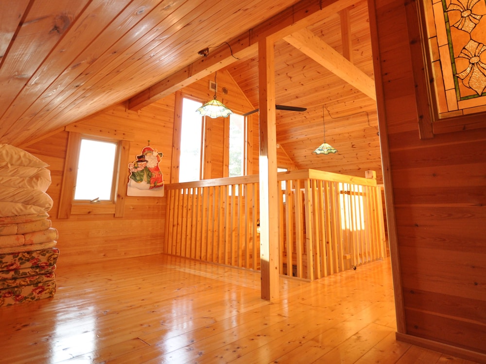 グリーン 大人8名用 客室0 | 岡山ひるぜん貸別荘 ピーターパン