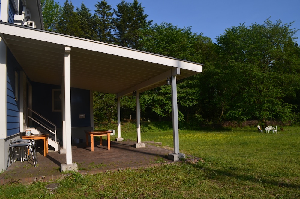 ネイビー 大人8名用 テラス / パティオ6 | 岡山ひるぜん貸別荘 ピーターパン