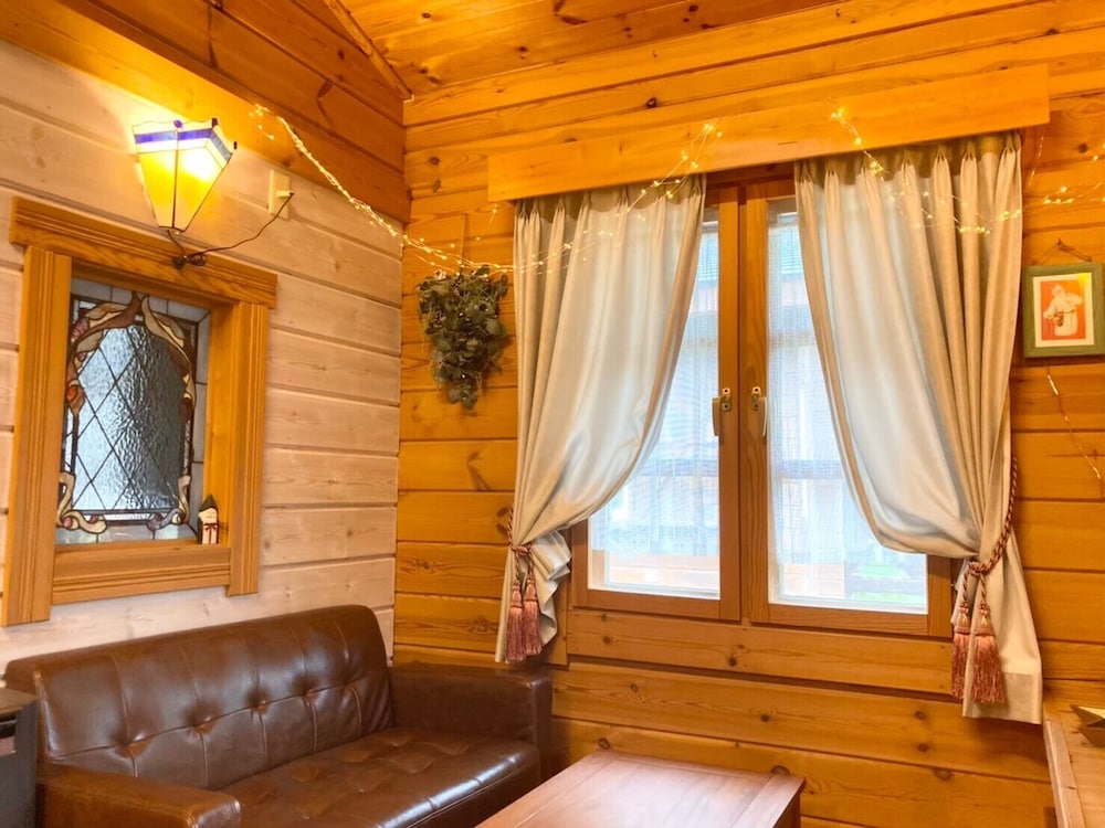 ホワイト 大人4名用 リビング エリア0 | 岡山ひるぜん貸別荘 ピーターパン