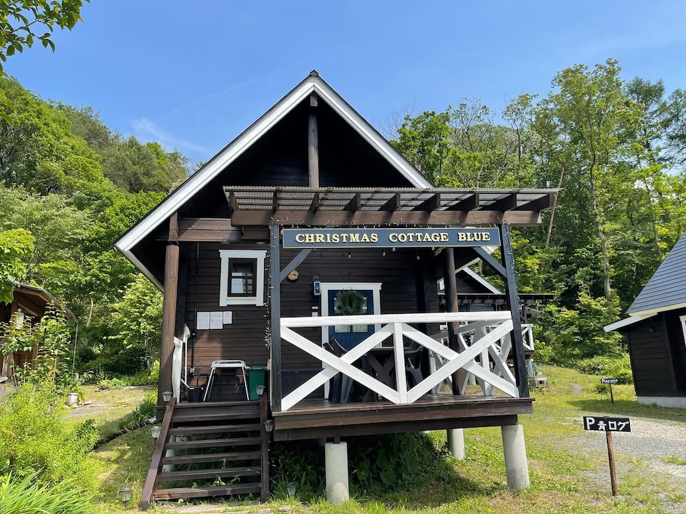 レッド＆ブルー 大人4名用 テラス / パティオ3 | 岡山ひるぜん貸別荘 ピーターパン