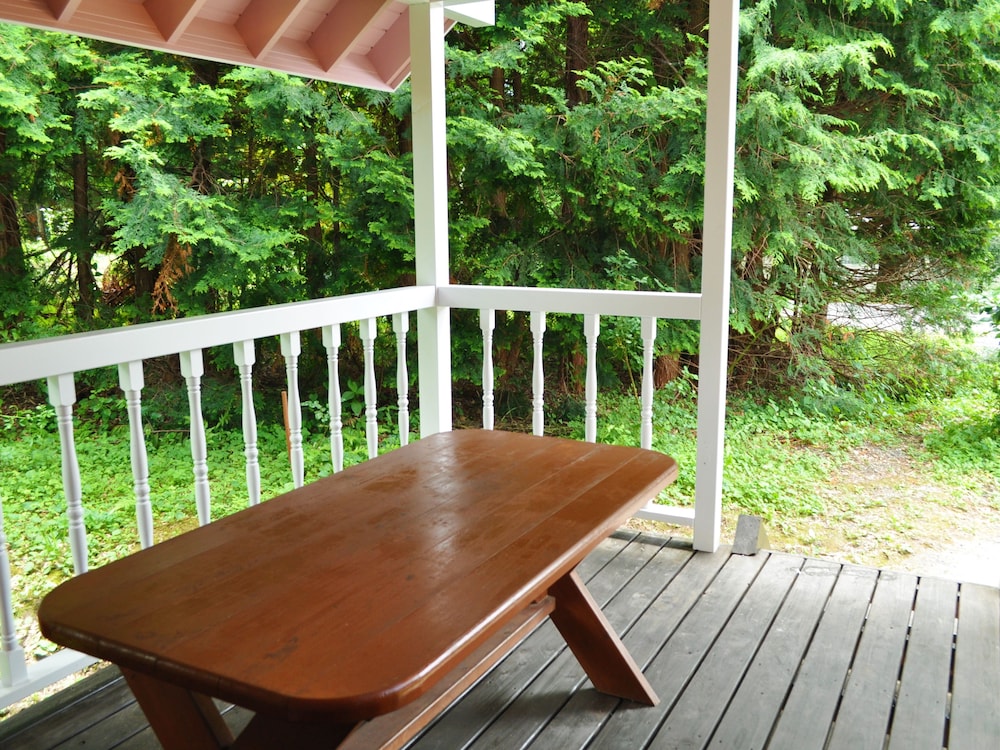 ローズ 大人4名用 テラス / パティオ0 | 岡山ひるぜん貸別荘 ピーターパン