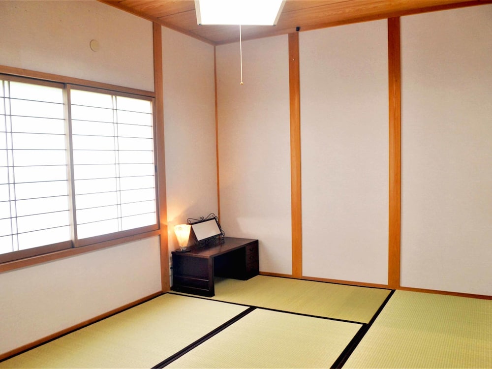 ネバーランド 大人10名用 客室2 | 岡山ひるぜん貸別荘 ピーターパン