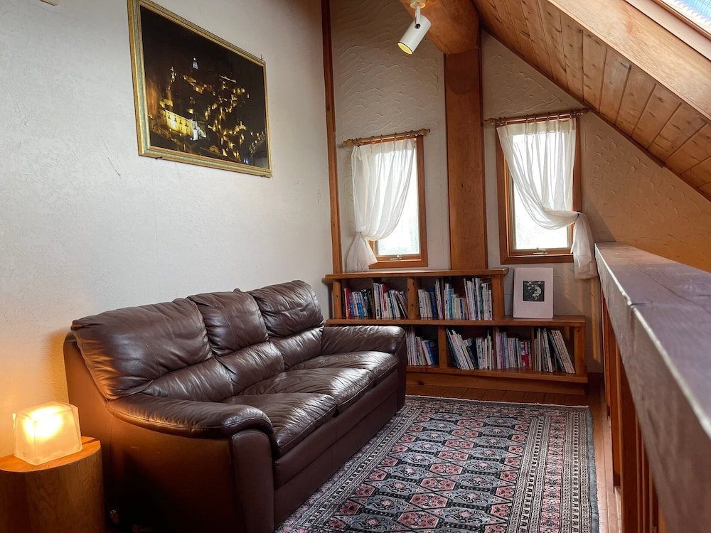 ピーターパン 大人14名用 リビング エリア0 | 岡山ひるぜん貸別荘 ピーターパン