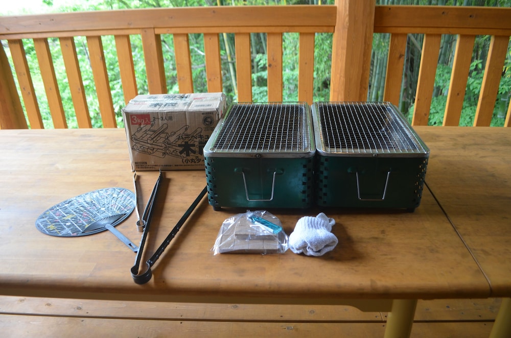 ホワイト 大人4名用 テラス / パティオ2 | 岡山ひるぜん貸別荘 ピーターパン