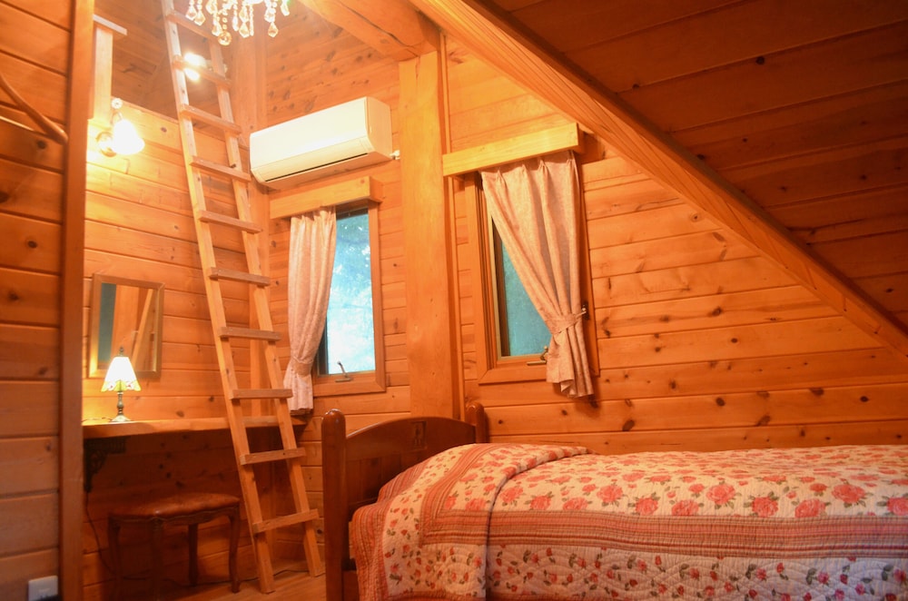 ピーターパン 大人14名用 客室3 | 岡山ひるぜん貸別荘 ピーターパン