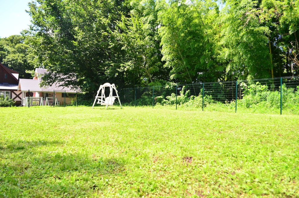 ローズ 大人4名用 テラス / パティオ6 | 岡山ひるぜん貸別荘 ピーターパン