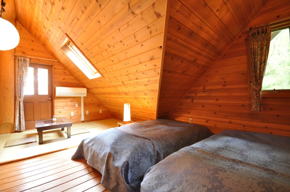 ピーターパン 大人14名用 客室4 | 岡山ひるぜん貸別荘 ピーターパン