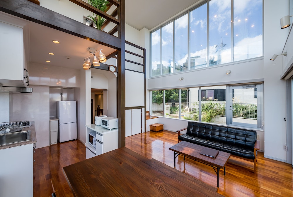 ヴィラ シービュー 客室内のダイニングエリア0 | E-horizon Resort コンドミニアム 読谷