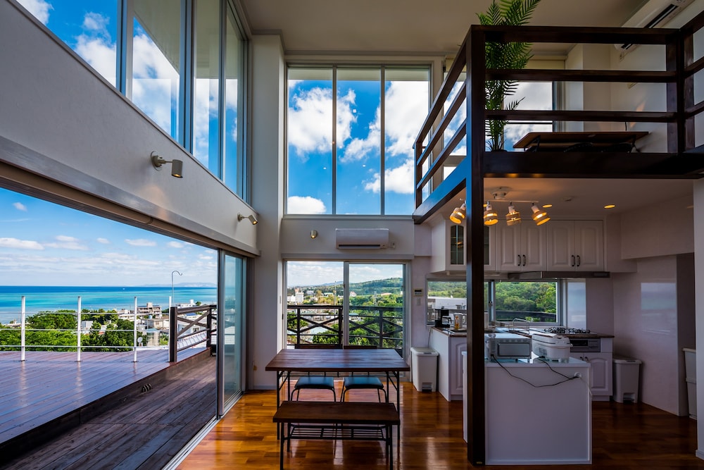 ヴィラ シービュー リビングルーム2 | E-horizon Resort コンドミニアム 読谷