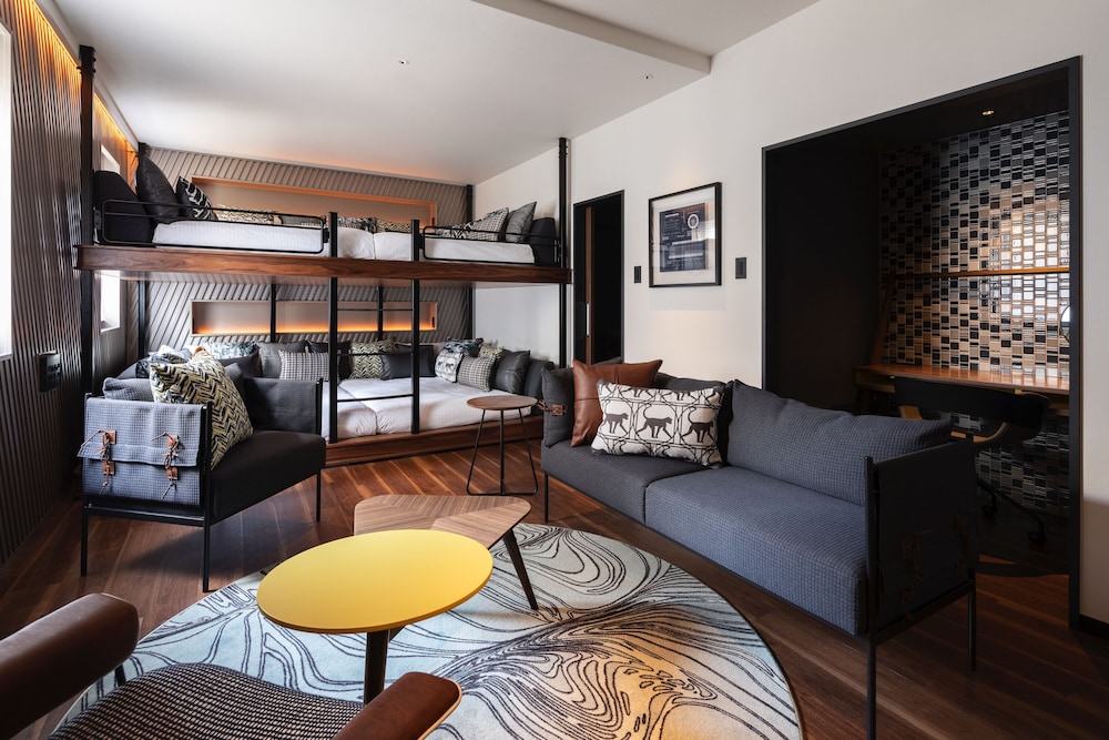 デラックス 4 人部屋 禁煙 客室4 | ザ・ライブリー福岡博多(THE LIVELY 福岡博多)