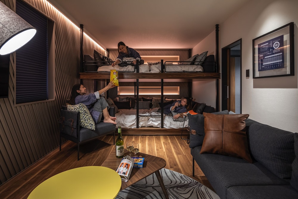 デラックス 4 人部屋 禁煙 客室3 | ザ・ライブリー福岡博多(THE LIVELY 福岡博多)