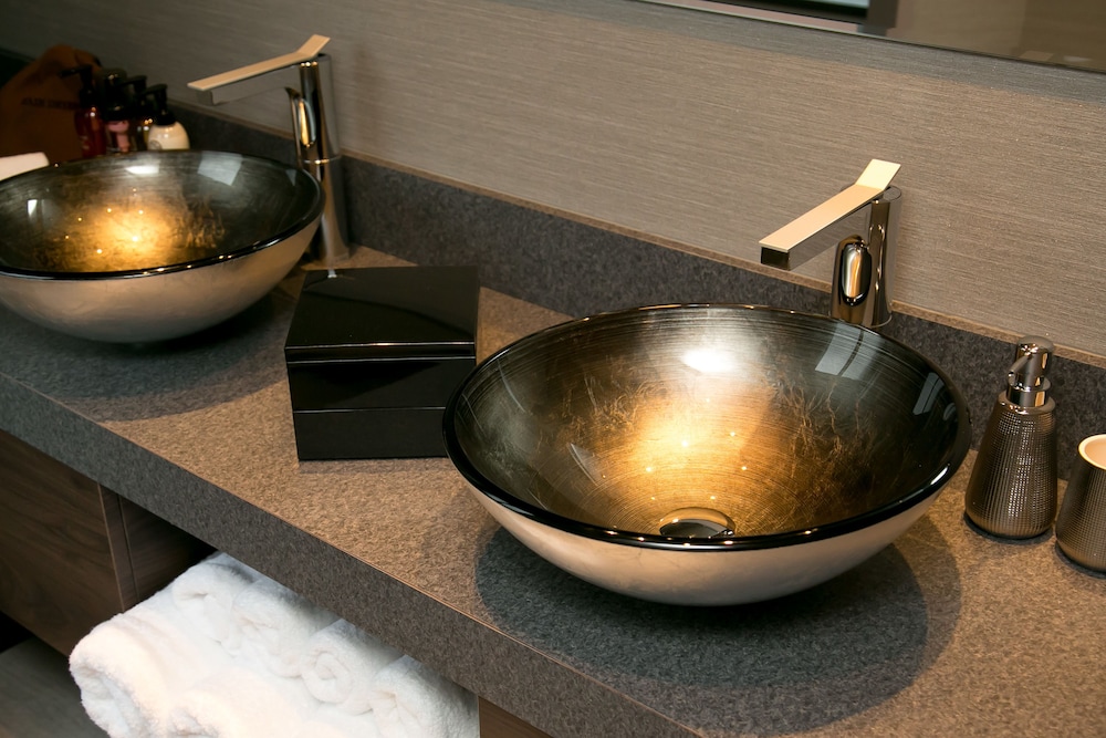 ファミリールーム (和洋室) バスルームのシンク0 | ホテル バニスター 京都