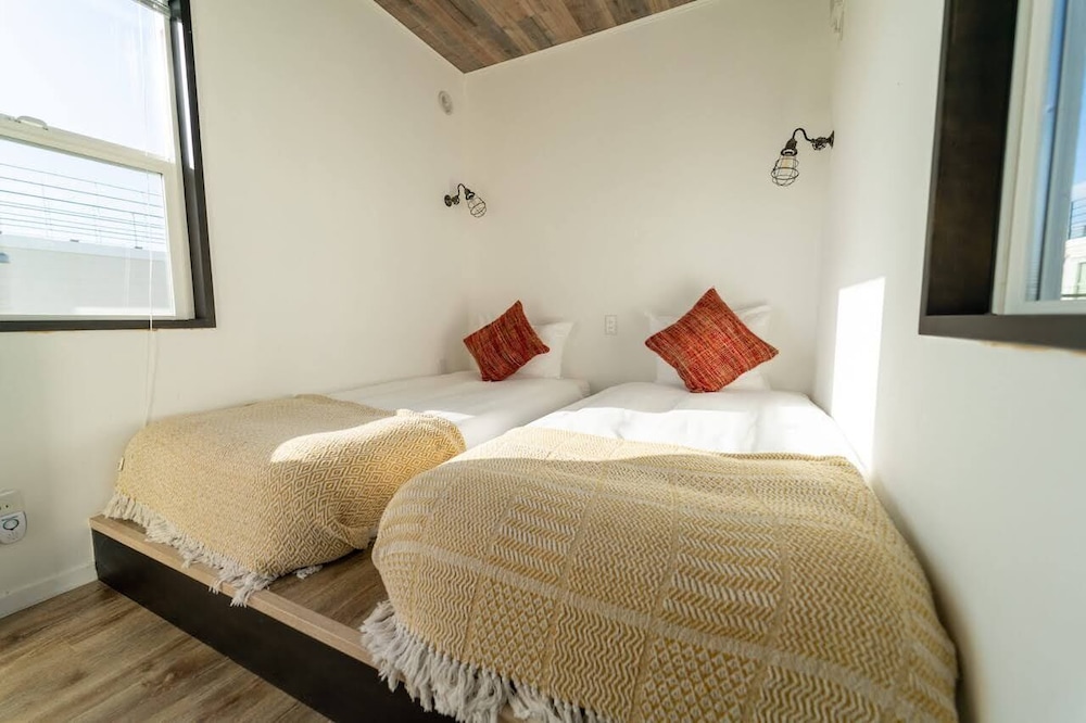 2 bed villa (ルーフトップ・ウッドデッキ付) 客室1 | BLANC MIYAKOJIMA(旧:RuGu Glamping Resort)