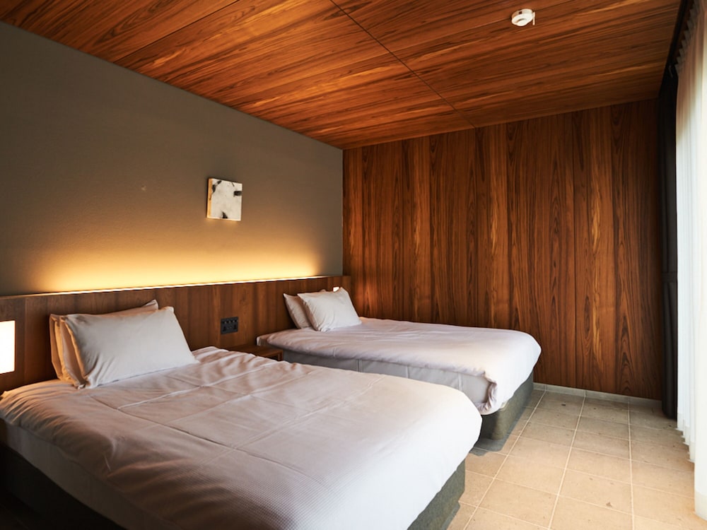 メゾネットラグジュアリースイート [椿] (8歳からご宿泊可能) 客室2 | ゆふいん 山荘 わらび野