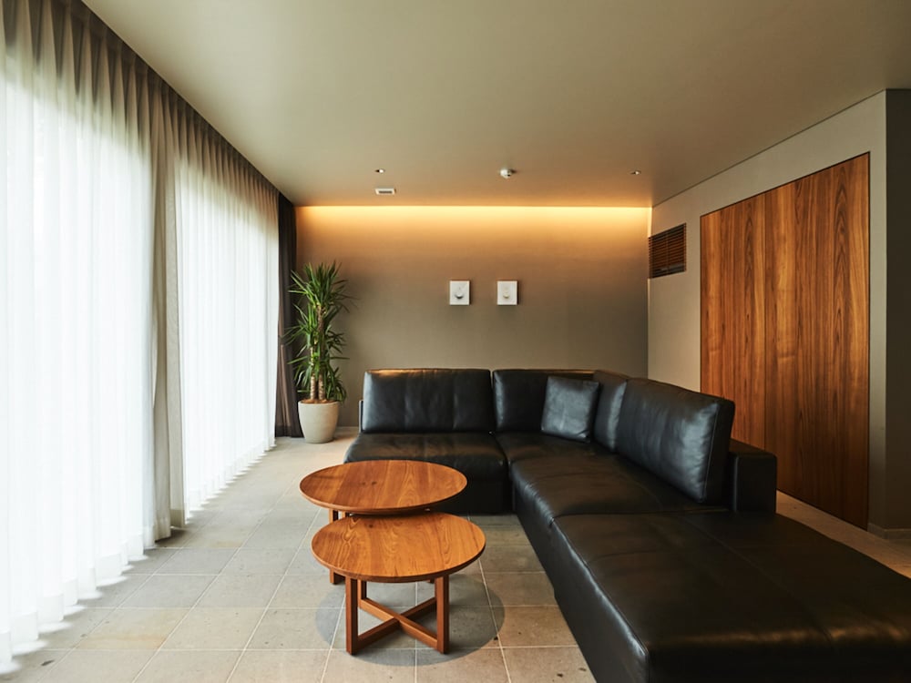 メゾネットラグジュアリースイート [椿] (8歳からご宿泊可能) | ゆふいん 山荘 わらび野