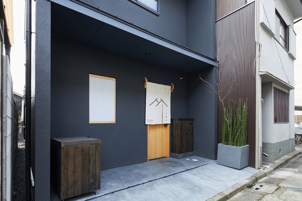 施設の正面1 | HANARE KYOTO 八条口
