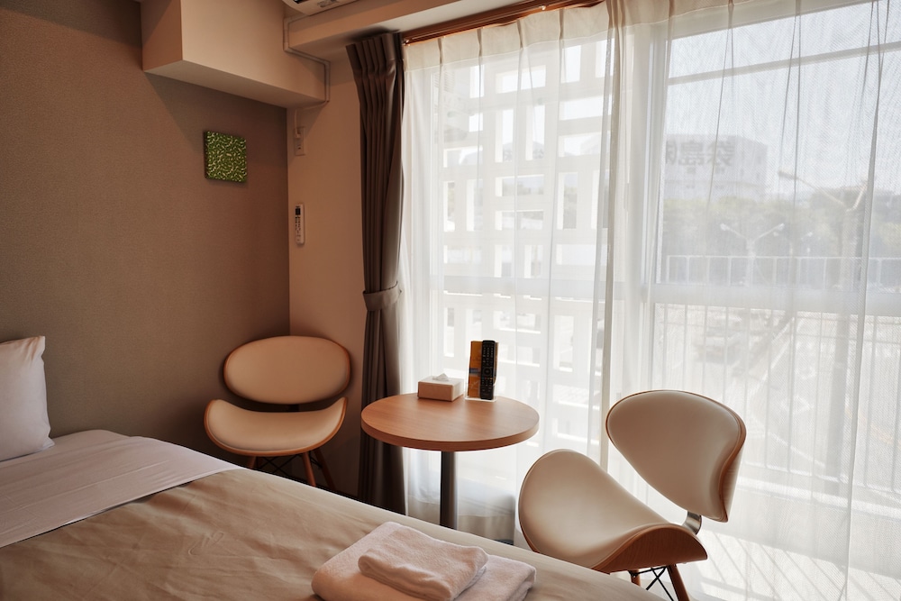 ツインルーム 禁煙 客室8 | アルセ琉球 ハーバーステイ