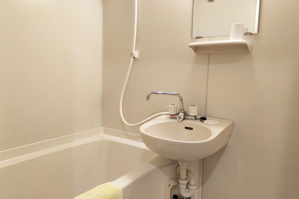 エコノミールーム セミダブルベッド 1 台 禁煙 専用バスルーム バスルーム1 | ホテル パシフィック