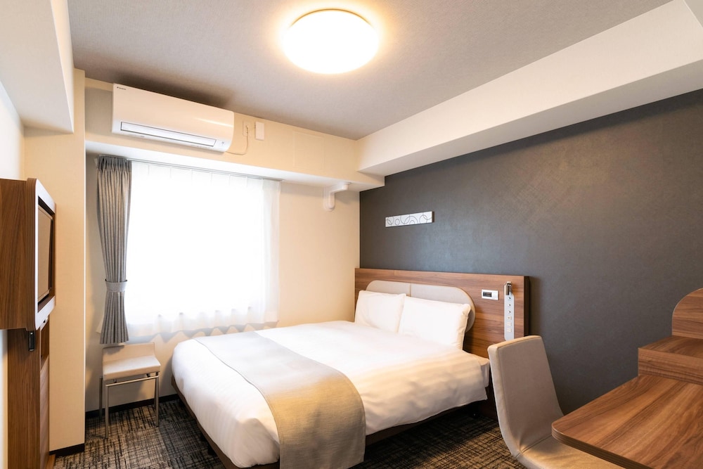スタンダード ルーム クイーンベッド 1 台 禁煙 | コンフォートホテル新大阪