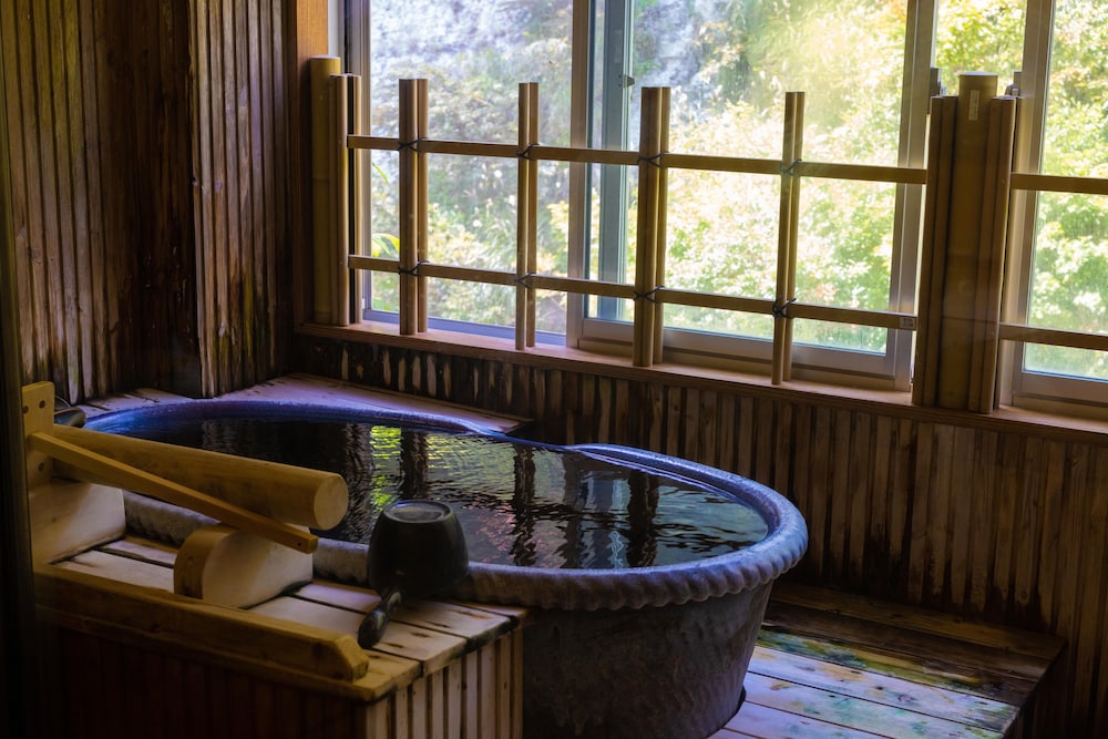 半露天風呂付客室 客室4 | 四季彩の宿 ふる里