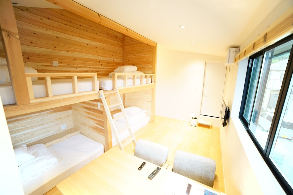 スタンダード ルーム (4 Single Beds) 客室2 | Dot Hostel & Bar