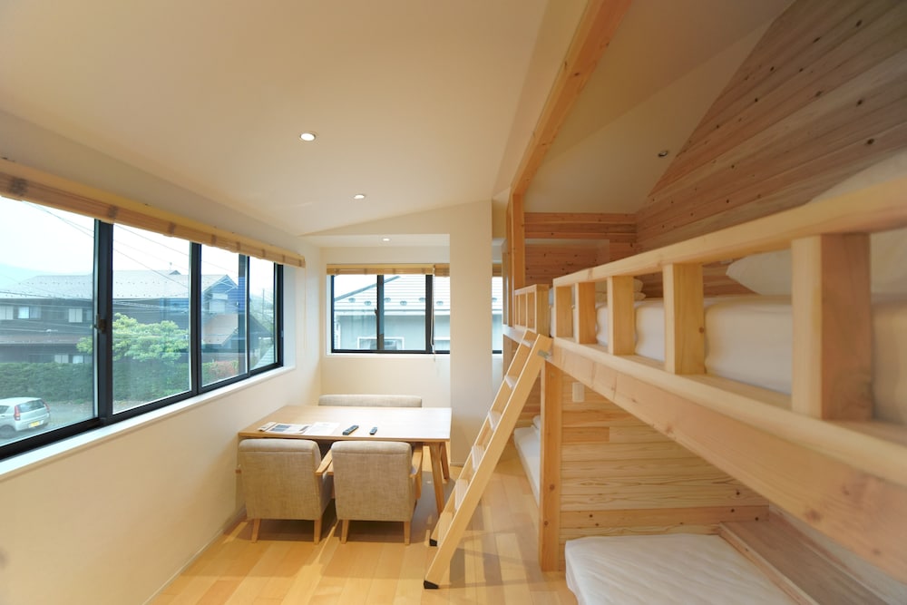 スタンダード ルーム (4 Single Beds) 客室1 | Dot Hostel & Bar