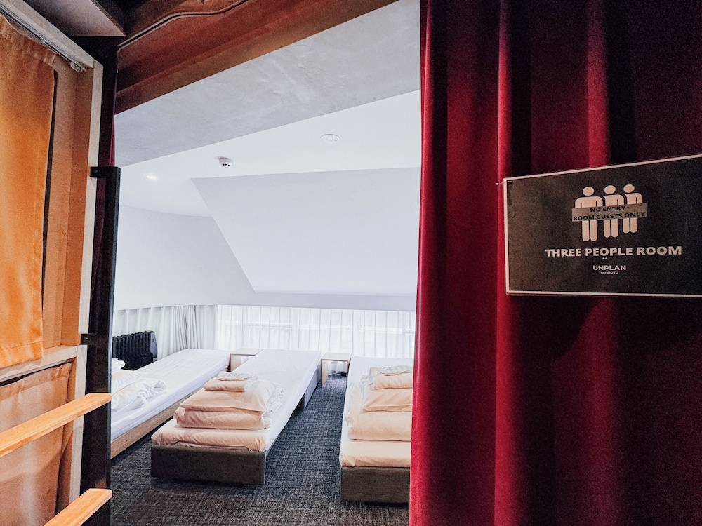 Person mixed dormitory room (Female and male shared) (Shared toilet and shower) 客室9 | UNPLAN Shinjuku – Hostel
