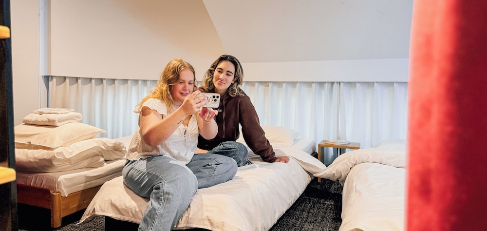 Person mixed dormitory room (Female and male shared) (Shared toilet and shower) 客室6 | UNPLAN Shinjuku – Hostel